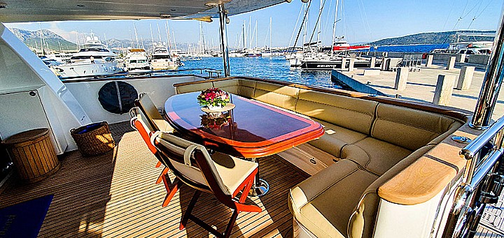 Johnson 87 - Johnson 87 Luxury yacht cockpit