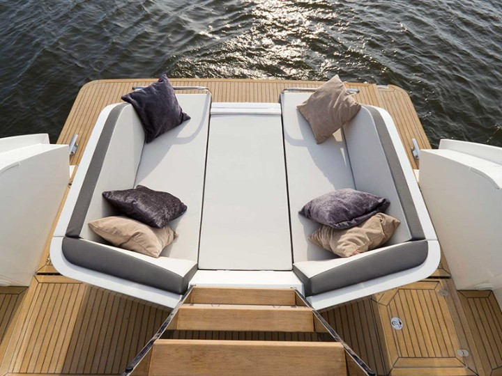 Galeon 430 Skydeck - Cockpit
