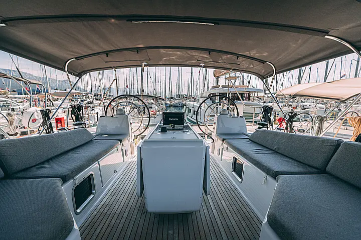 Jeanneau 54 - Cocpit seating