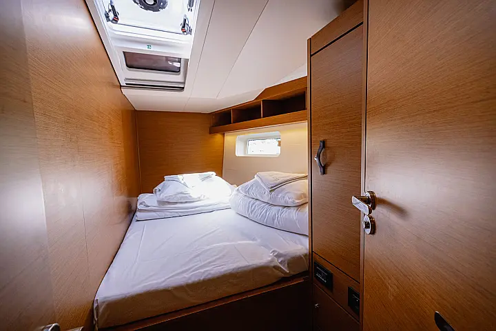Jeanneau 54 - bow staeboard cabin