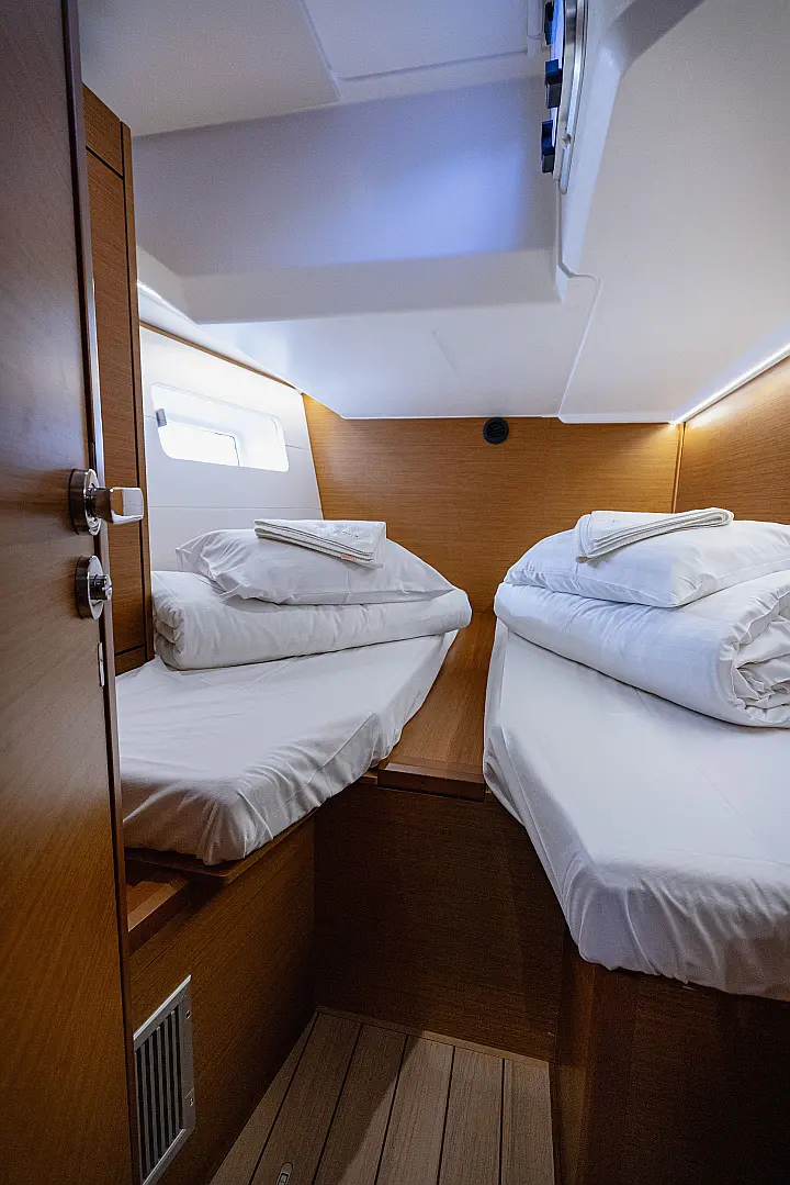 Jeanneau 54 - Stern starboard cabin