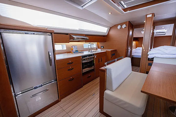 Jeanneau 54 - Galley
