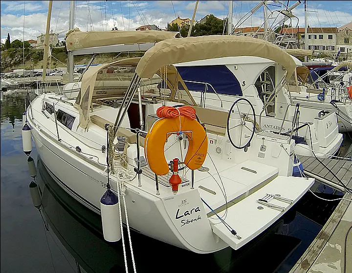 Dufour 335 GL - Dufour 335 GL cockpit