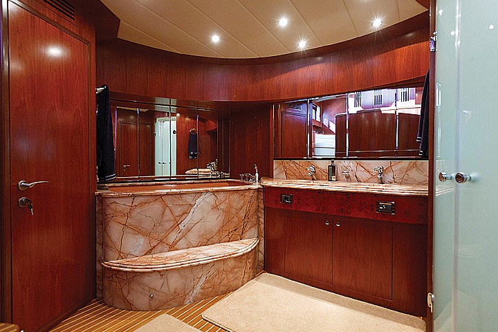 Johnson 87 - Johnson 87 Luxury yacht master bathroom