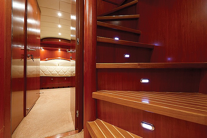 Johnson 87 - Johnson 87 Luxury yacht interior