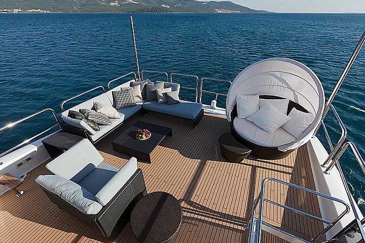 Johnson 87 - Johnson 87 Luxury yacht fly bridge