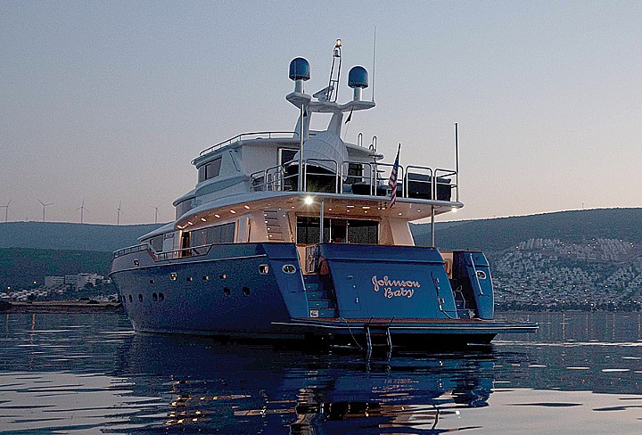 Johnson 87 - Johnson 87 Luxury yacht stern