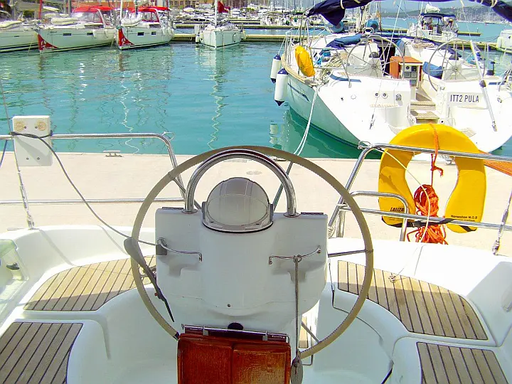 Beneteau Oceanis 331 Clipper - 