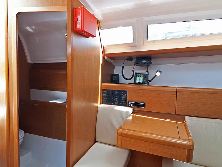 Sun Odyssey 33i - interior