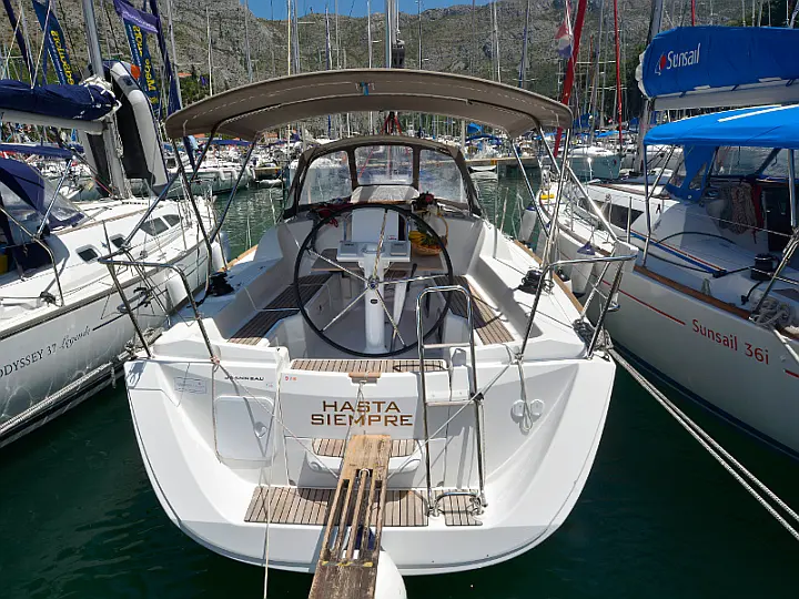 Sun Odyssey 33i - exterior