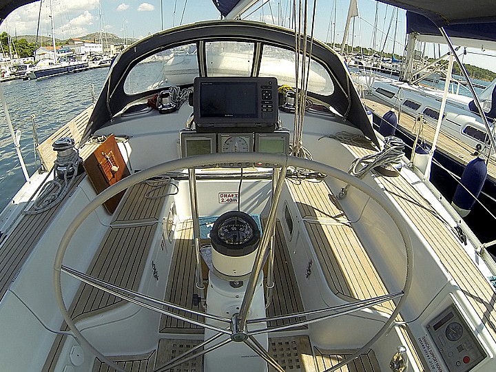 Grand Soleil 46.3 - GPS Plotter in cockpit