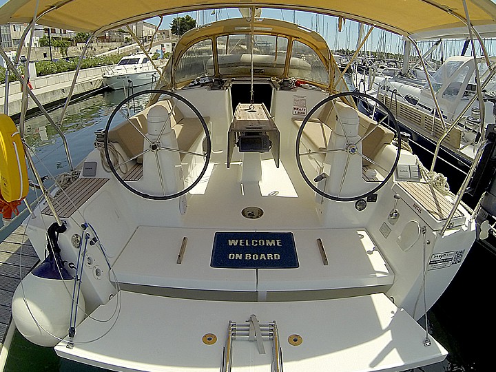 Dufour 335 GL - Dufour 335 GL cockpit