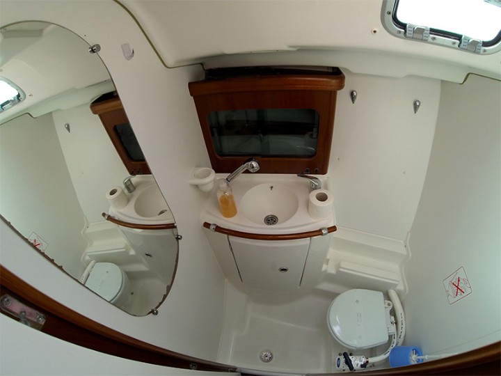 Oceanis Clipper 411 - Bathrooom