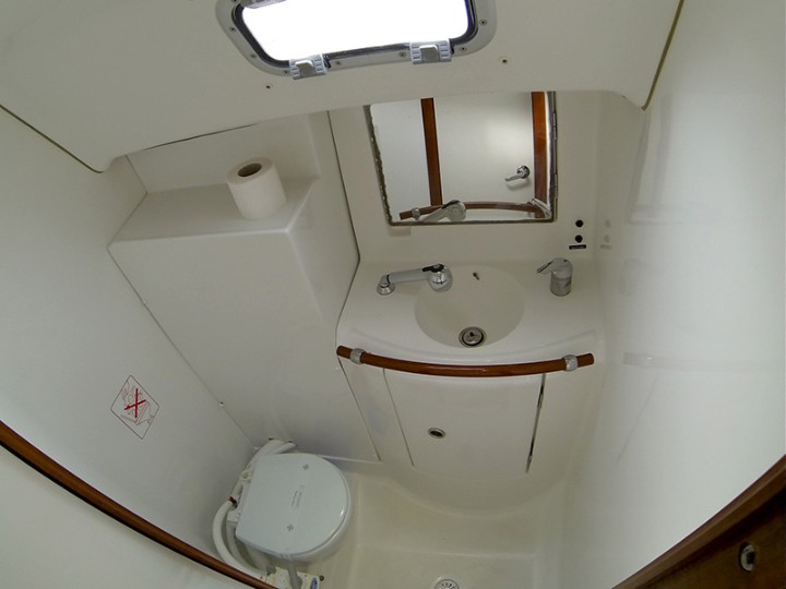 Oceanis Clipper 411 - Bathrooom