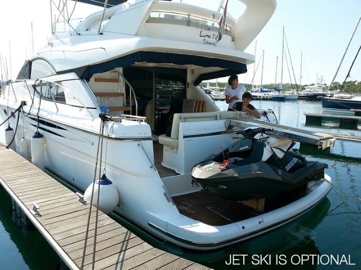 Fairline Phantom 50 - Jet ski Sea Doo Spark